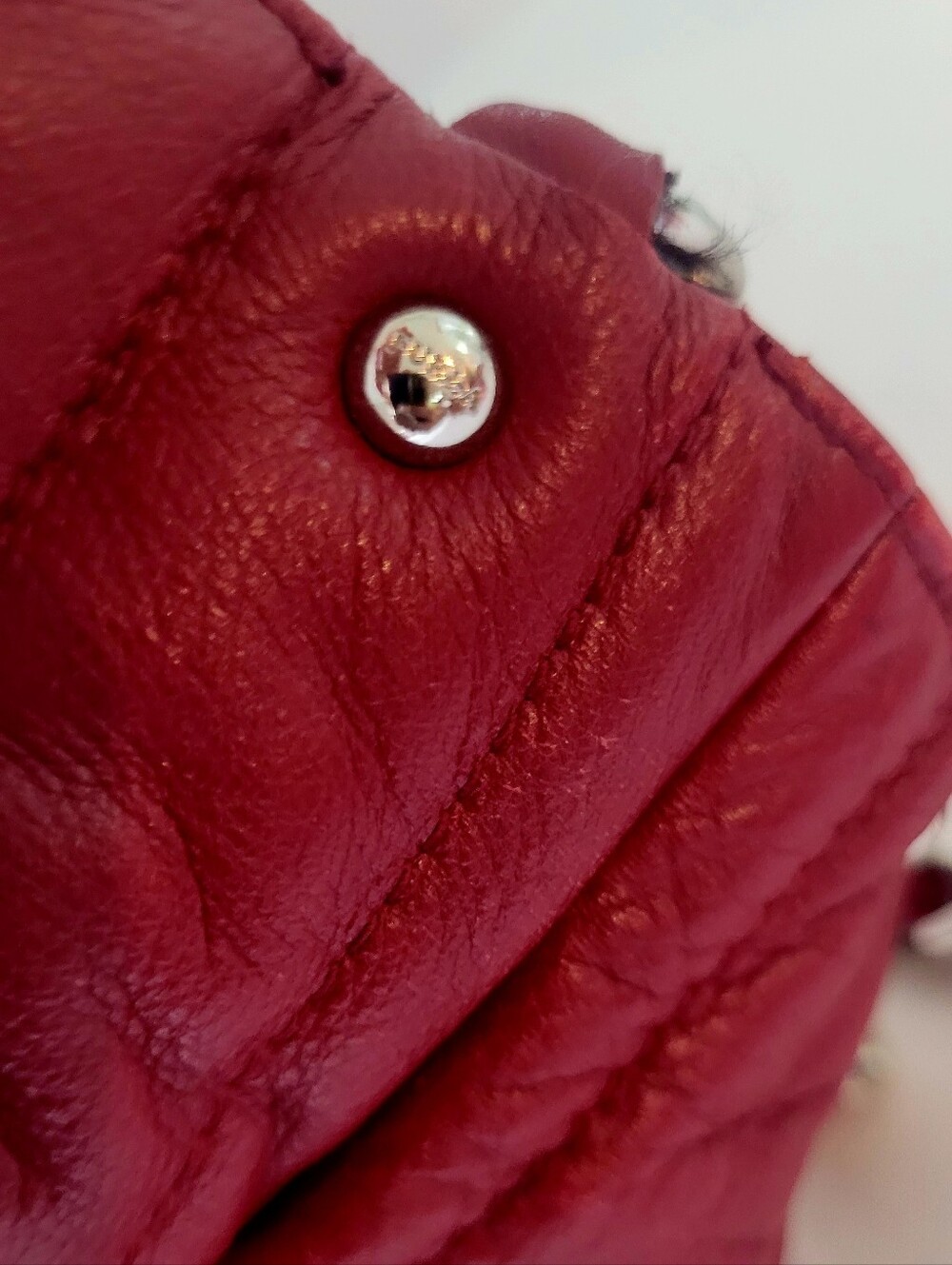 Vintage Furla Red Leather Hobo Shoulder Bag with Chain-Strap Detail - Picture 4 of 10